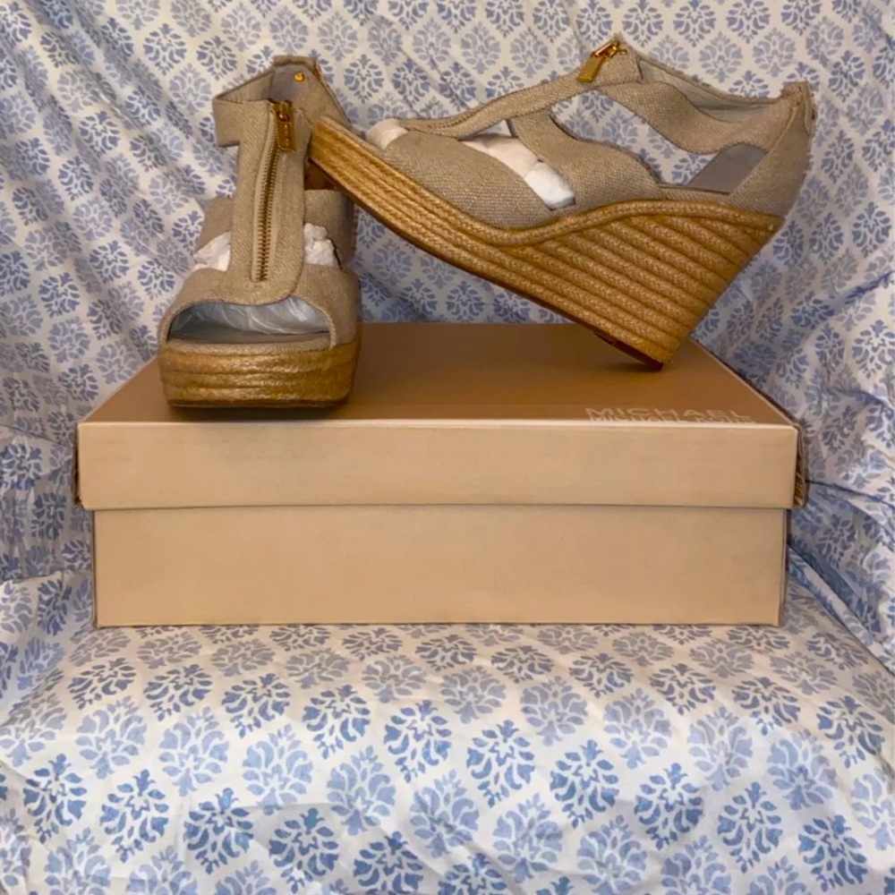 💫Michael Kors wedge heel sandals💫